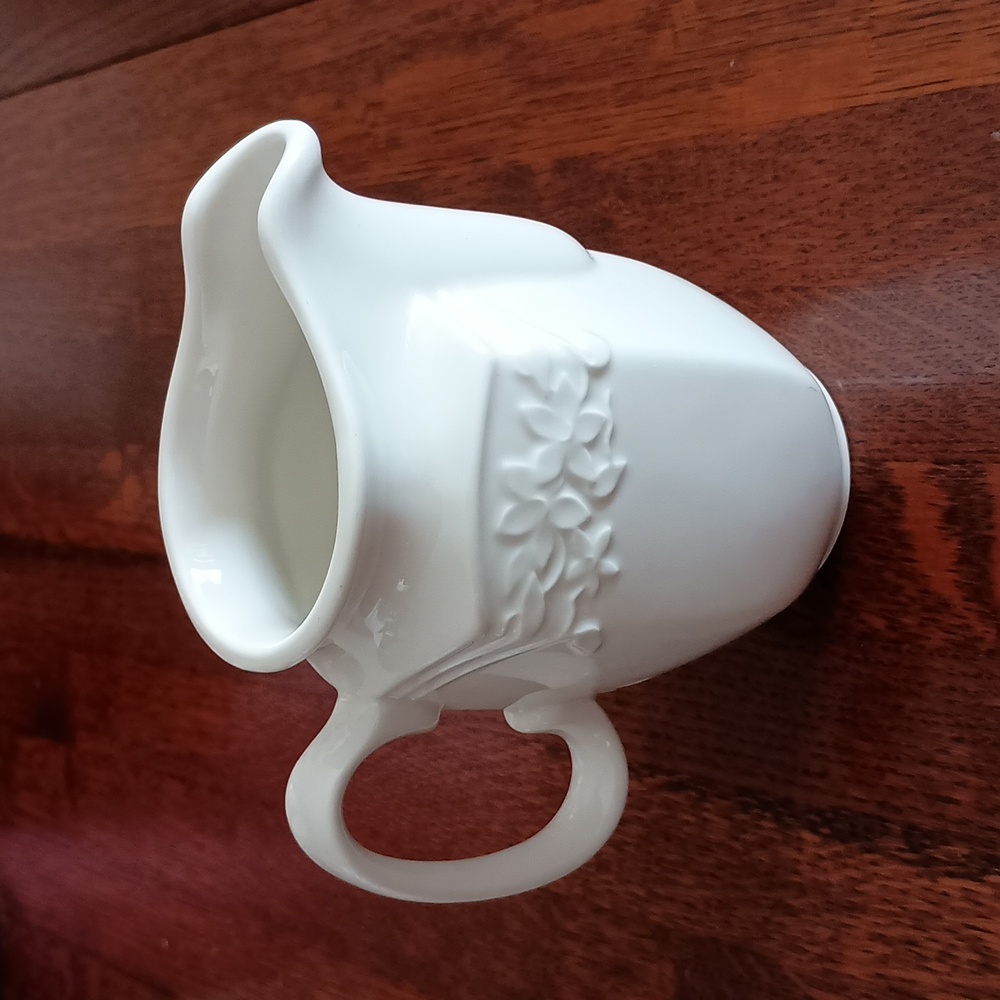Steelite International Albalite England Embossed Creamer